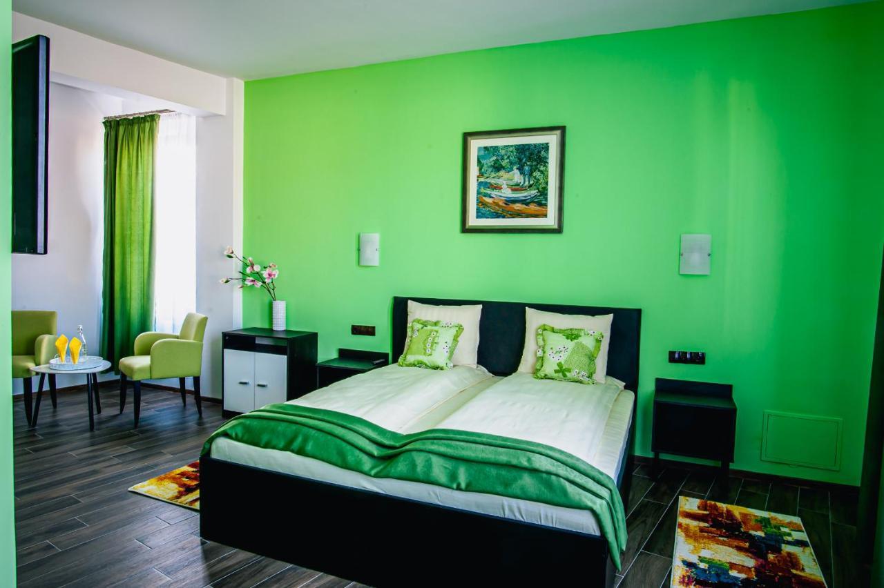 Colors 3*